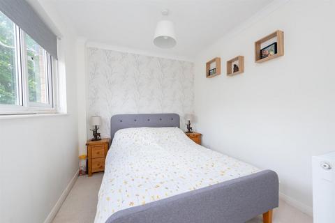 17 Beecham Berry, Basingstoke, RG22 4PB