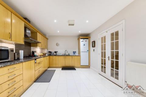 2 bedroom property for sale, Church Road, Stanmore