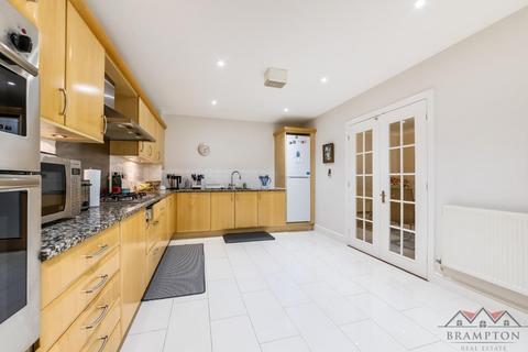 2 bedroom property for sale, Church Road, Stanmore