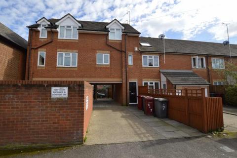 2 bedroom flat to rent, Grayling Court