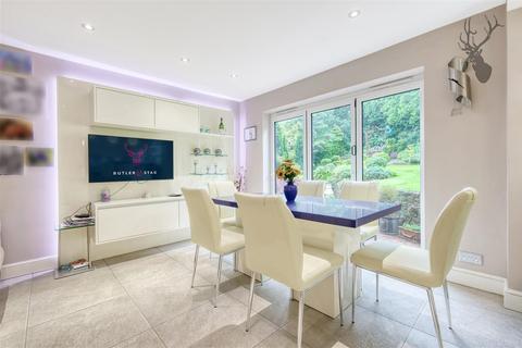 Upper Cottage Daws Hill, London, E4 7QU
