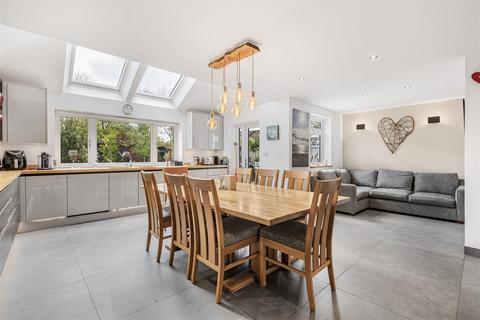 362 Peppard Road, Emmer Green, Reading, RG4 8UZ