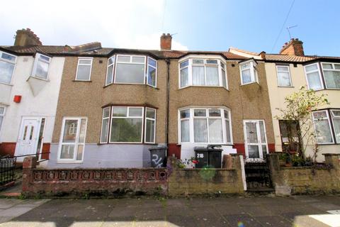 3 bedroom terraced house to rent, The Avenue, London N17