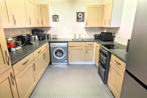 2 bedroom apartment for sale, Ashton Avenue, Clifton, York YO30 6HT