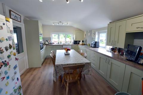 4 bedroom detached house for sale, Cholstrey