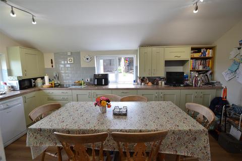 4 bedroom detached house for sale, Cholstrey