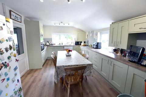 4 bedroom detached house for sale, Cholstrey