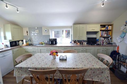 4 bedroom detached house for sale, Cholstrey