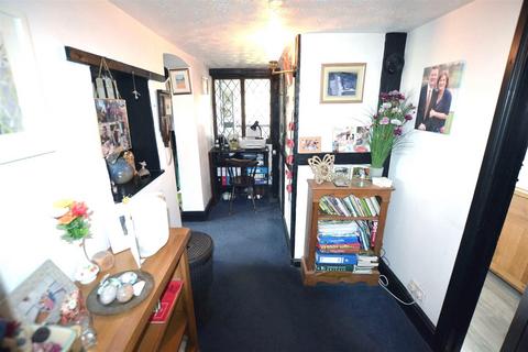 4 bedroom detached house for sale, Cholstrey