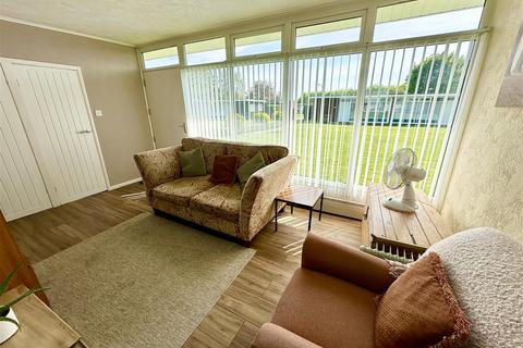 2 bedroom chalet for sale, Broadside Chalet Park, Stalham NR12