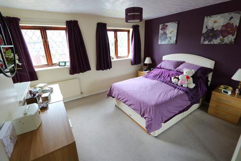 1 Catharine Close, Chafford Hundred, Grays, RM16 6QH