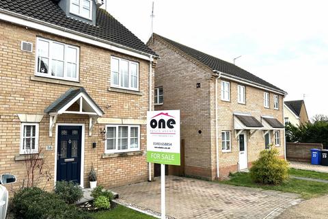 4 bedroom semi-detached house for sale, Diprose Drive, NR32 4GB