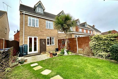 4 bedroom semi-detached house for sale, Diprose Drive, NR32 4GB