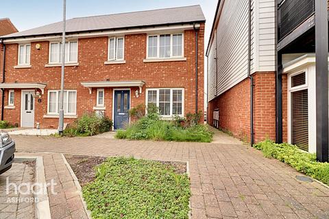 4 bedroom semi-detached house for sale, Harrier Drive, Ashford