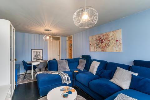 14/6 Calder Grove, Edinburgh, EH11 4LY