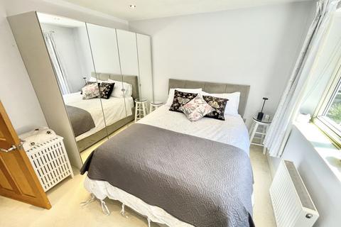 2 bedroom apartment to rent, Hemnall Street, Epping, CM16