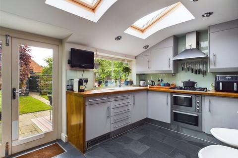 28 Armscroft Road, Gloucester, GL2 0SJ