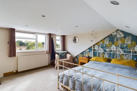 28 Armscroft Road, Gloucester, GL2 0SJ