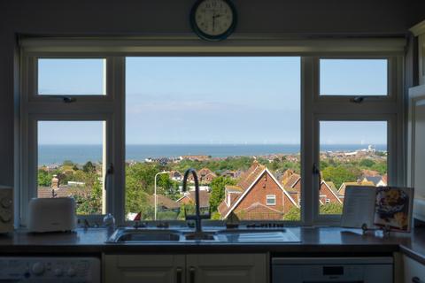 2 bedroom detached bungalow for sale, Hawk Close, Whitstable