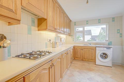 3 bedroom semi-detached house for sale, Roseberry Avenue, Benfleet, SS7