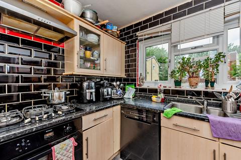 3 bedroom terraced house for sale, North Walk, New Addington, Croydon, CR0