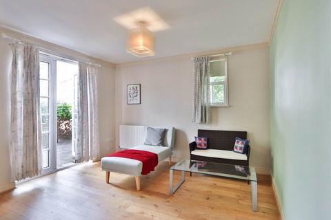 2 Portland Close, Worcester Park, KT4 8DJ