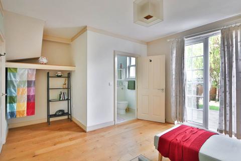 2 Portland Close, Worcester Park, KT4 8DJ