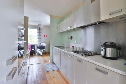 2 Portland Close, Worcester Park, KT4 8DJ