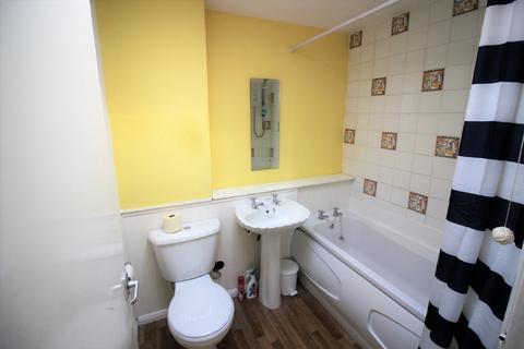 2 bedroom flat to rent, Phillip Court,Berryfields Rd, Sutton Coldfield, B76-2UT.,Warmley,Sutton Coldfield