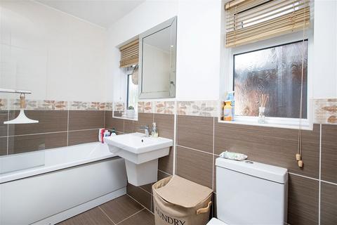 3 bedroom end of terrace house for sale, Latimer Road, Corby NN17