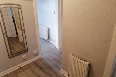 2 bedroom flat to rent, 25D Old Hawkhill, ,