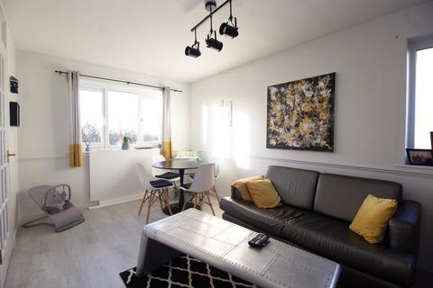 1 bedroom flat for sale, Blandford Close, Romford RM7