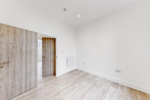 2 bedroom duplex to rent, High Road, Willesden Green, NW10