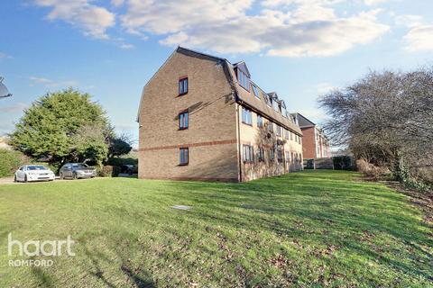 1 bedroom apartment for sale, Blandford Close, Romford