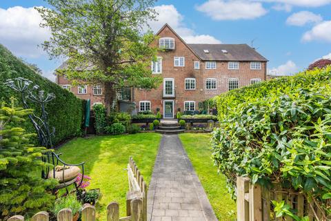 3 bedroom character property for sale, Stratford Road, Henley in Arden B95