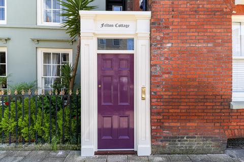 3 bedroom cottage for sale, High Street, Old Portsmouth