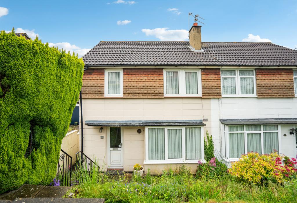 Lynton Road, Chesham, Buckinghamshire 3 bed semidetached house for