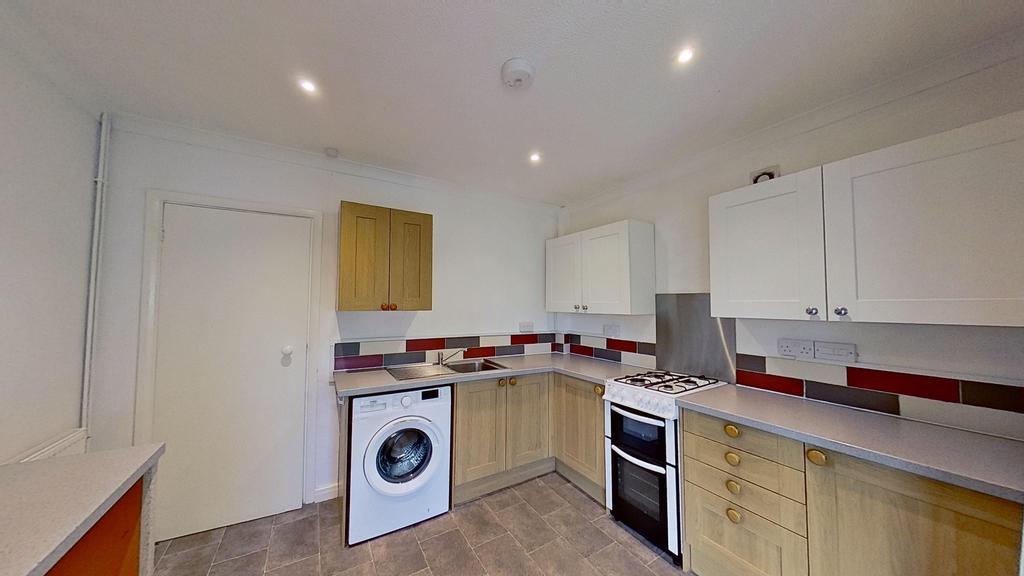 Faversham Road, Whitstable, CT5 4BG 2 bed semidetached bungalow to