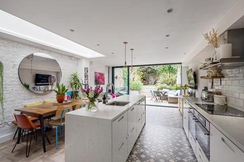 51 Lichfield Road, London, E3 5AL