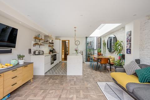 51 Lichfield Road, London, E3 5AL