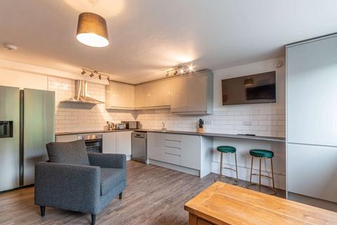 6 bedroom flat to rent, 84P – New Johns Place, Edinburgh, EH8 9XH