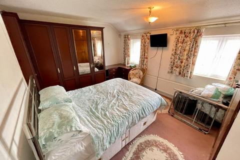 243 Chesford Road, Luton, LU2 8DS
