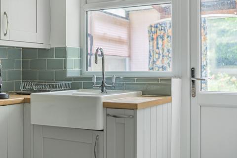4 Lion Close, Haslemere, GU27 1JG