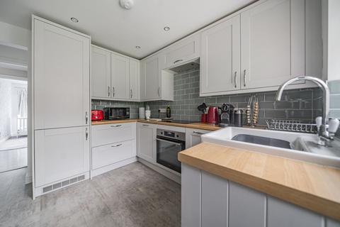 4 Lion Close, Haslemere, GU27 1JG