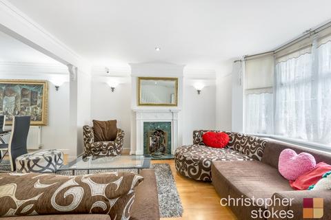 3 bedroom terraced house for sale, Cromwell Avenue, Cheshunt, Waltham Cross, Hertfordshire, EN7 5DN