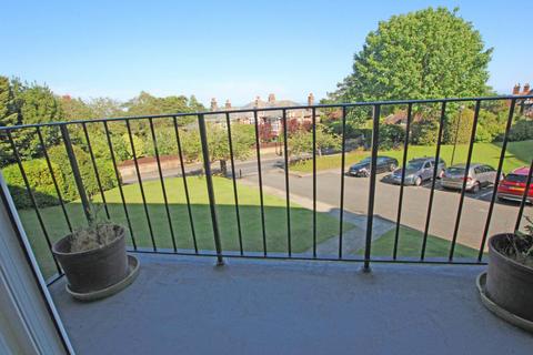 2 bedroom flat for sale, Link Road, Eastbourne, BN20 7TR