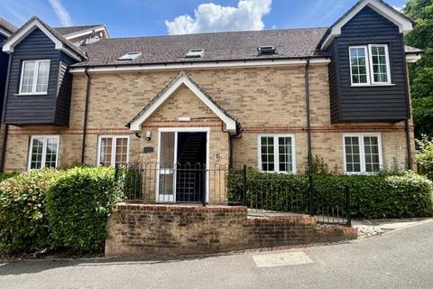 2 bed flat/apartment for rent in Lamtarra Way, Newbury RG14