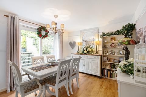 9 Regents Close, Whyteleafe, CR3 0AH