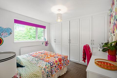 9 Regents Close, Whyteleafe, CR3 0AH