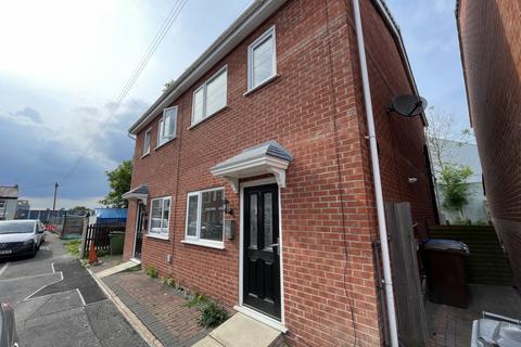 3 bedroom semi-detached house to rent, Lyndhurst Road, Stockport, Cheshire, SK5